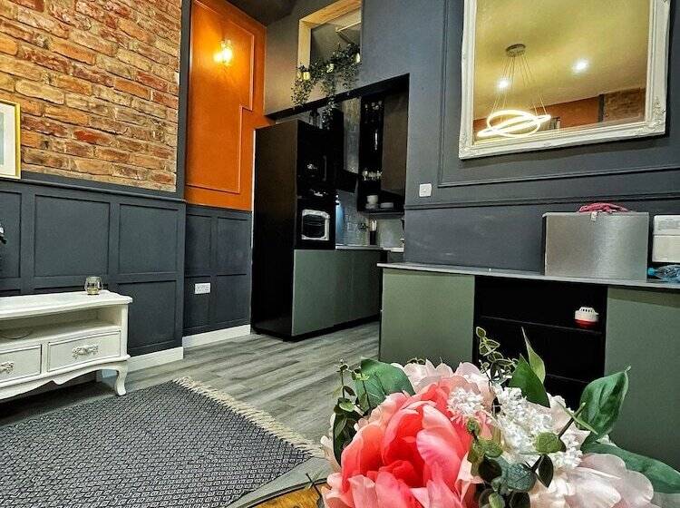 Impeccable Apartment In Liverpool City Centre
