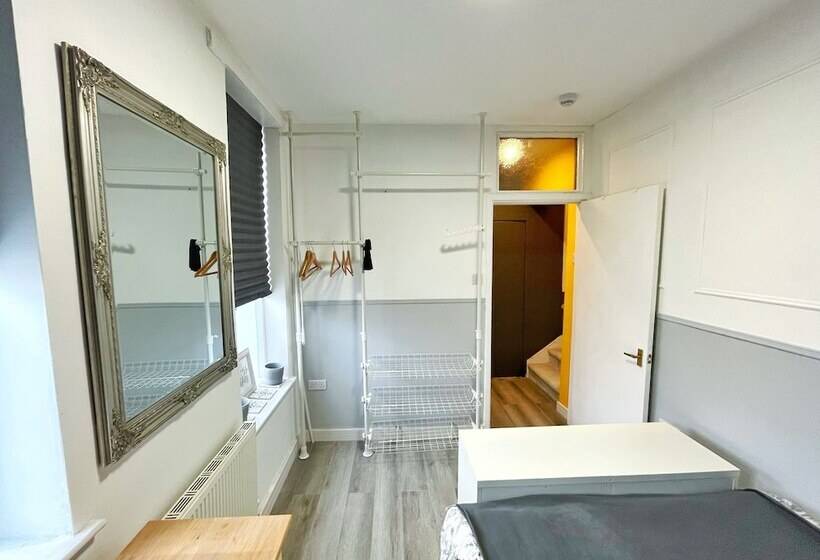 Impeccable Apartment In Liverpool City Centre