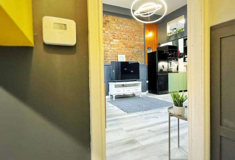 Impeccable Apartment In Liverpool City Centre