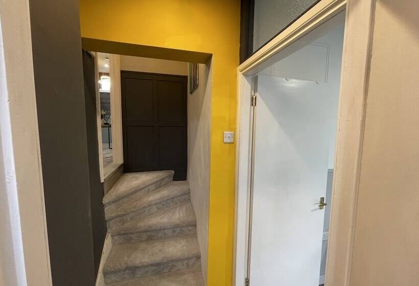 Impeccable Apartment In Liverpool City Centre