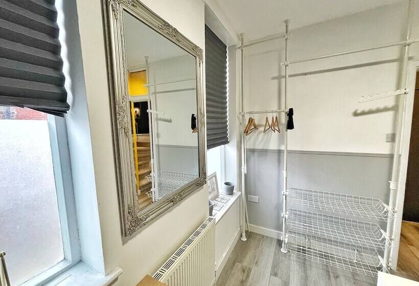 Impeccable Apartment In Liverpool City Centre