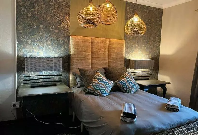 A Bird Cage Stay & Cottage