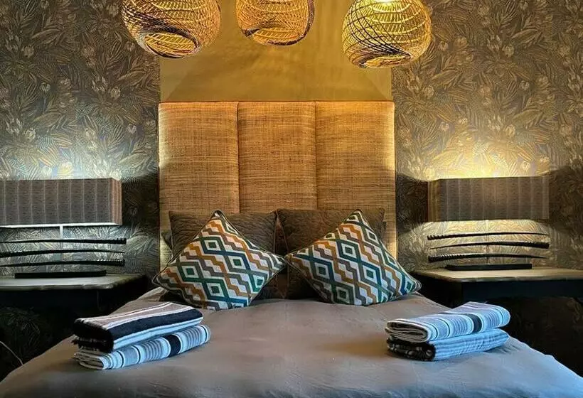 A Bird Cage Stay & Cottage