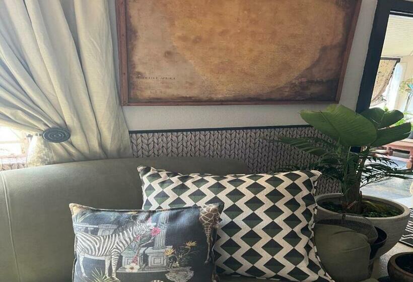 A Bird Cage Stay & Cottage