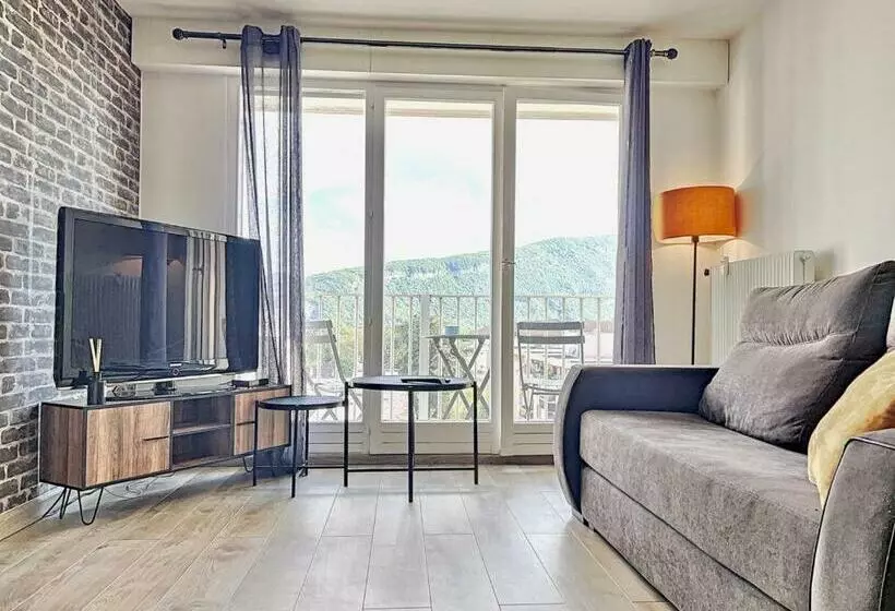 B&v Prestige   T1 Proche Du Tram