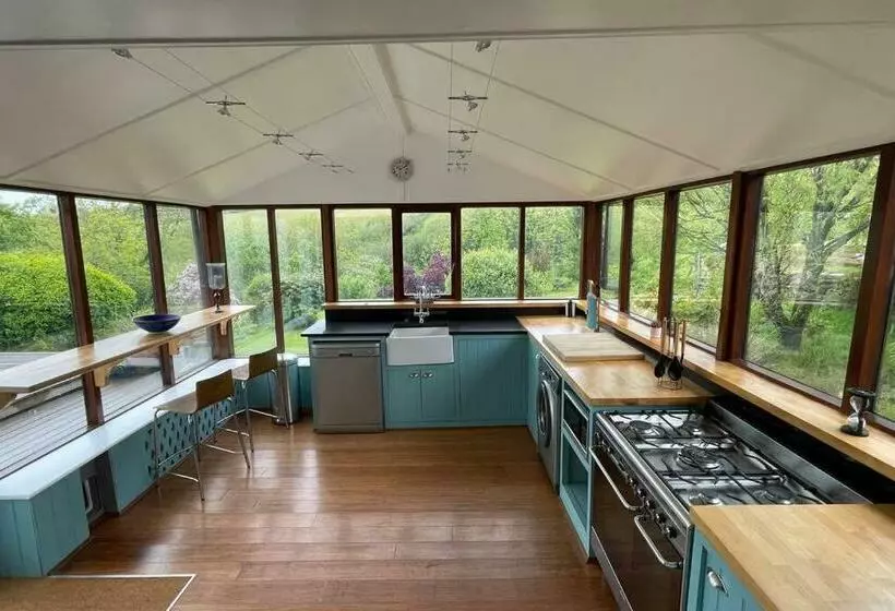 Cosy Cottage In Wild Countryside By Llys Y Fran