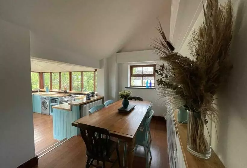 Cosy Cottage In Wild Countryside By Llys Y Fran