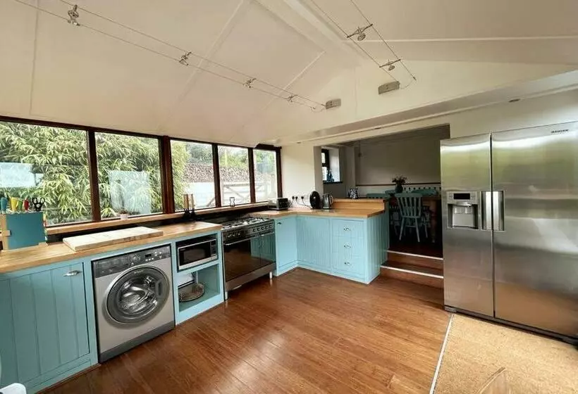 Cosy Cottage In Wild Countryside By Llys Y Fran