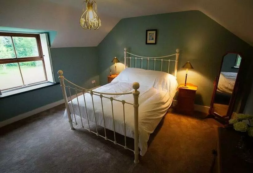 Cosy Cottage In Wild Countryside By Llys Y Fran