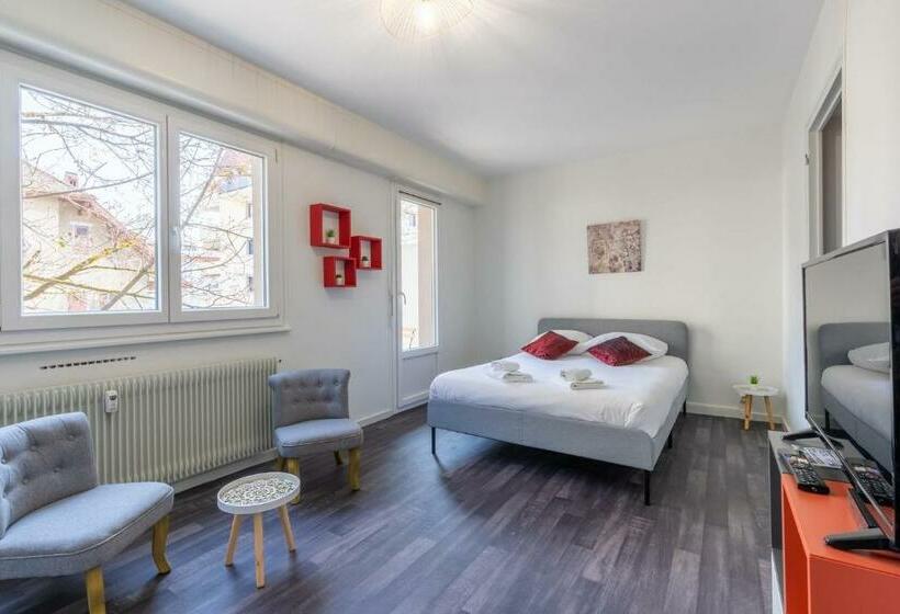 Guestready   Central Studio With Lake View