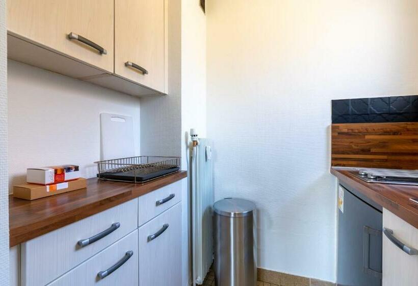 Guestready   Central Studio With Lake View