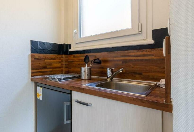 Guestready   Central Studio With Lake View