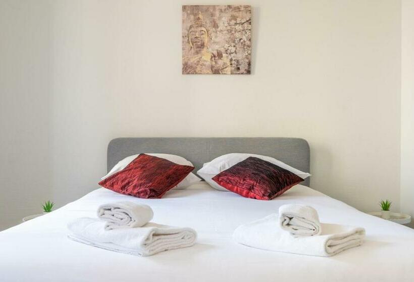 Guestready   Central Studio With Lake View