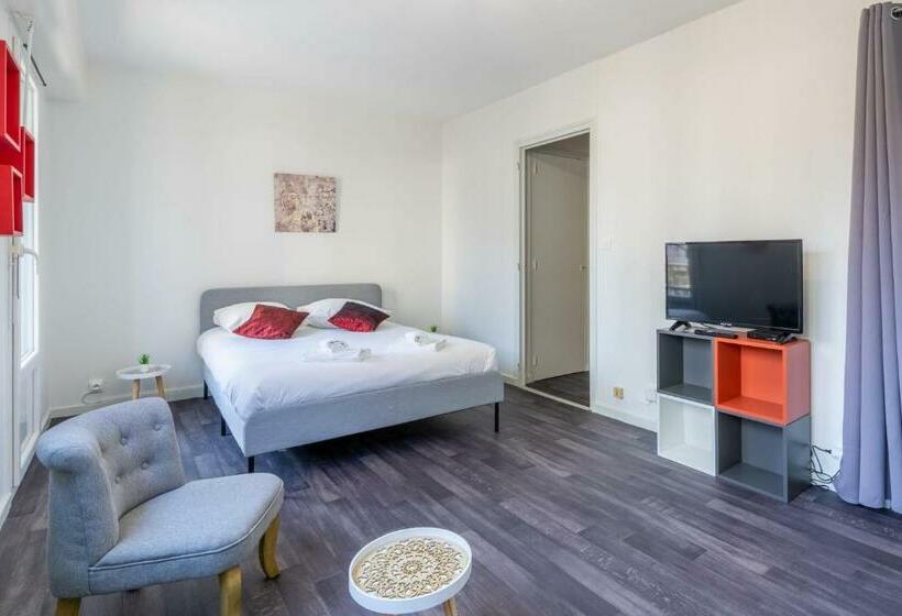 Guestready   Central Studio With Lake View