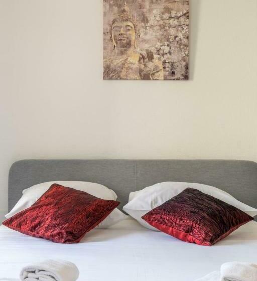 Guestready   Central Studio With Lake View