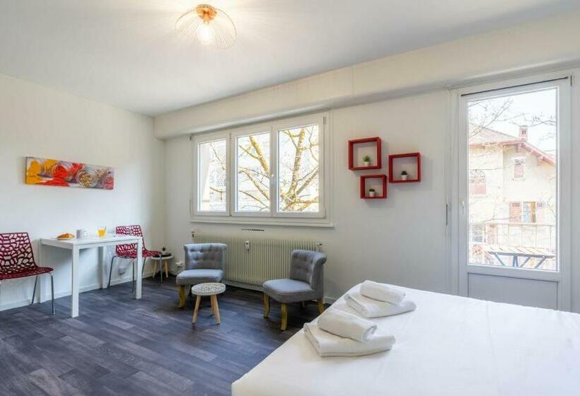 Guestready   Central Studio With Lake View