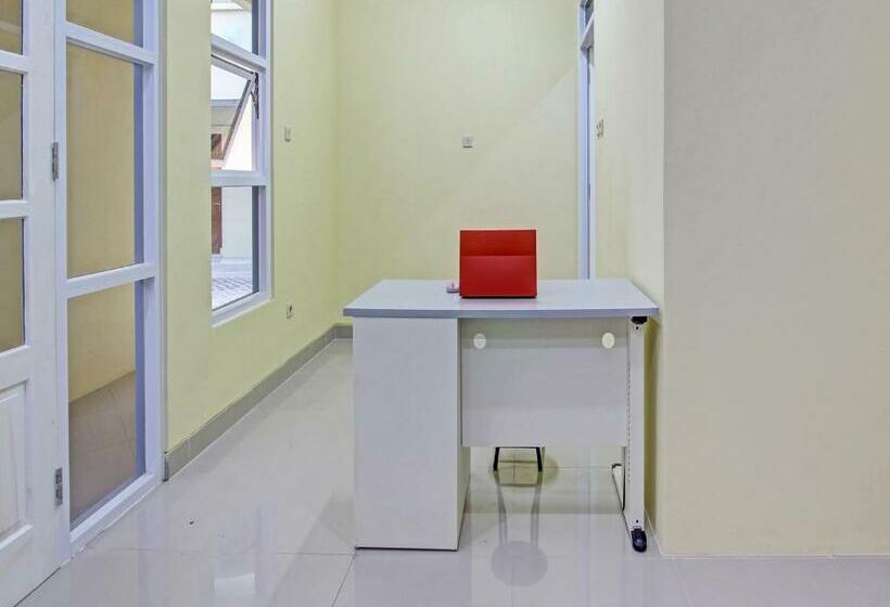 Отель Wisma Garuda Syariah Condoongcatur Mitra Reddoorz