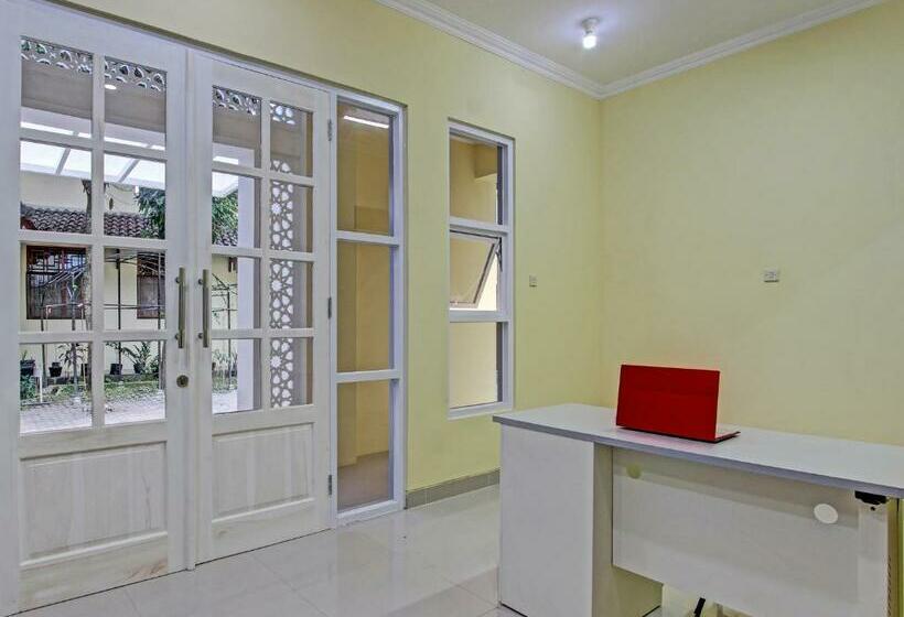 Отель Wisma Garuda Syariah Condoongcatur Mitra Reddoorz