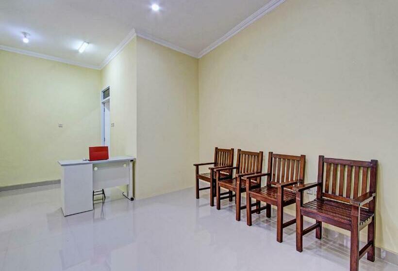 Отель Wisma Garuda Syariah Condoongcatur Mitra Reddoorz