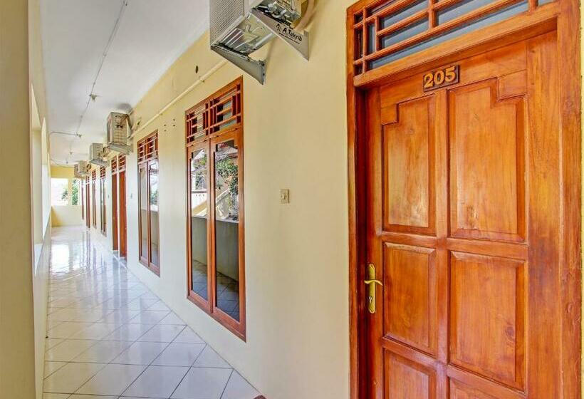 Отель Wisma Garuda Syariah Condoongcatur Mitra Reddoorz