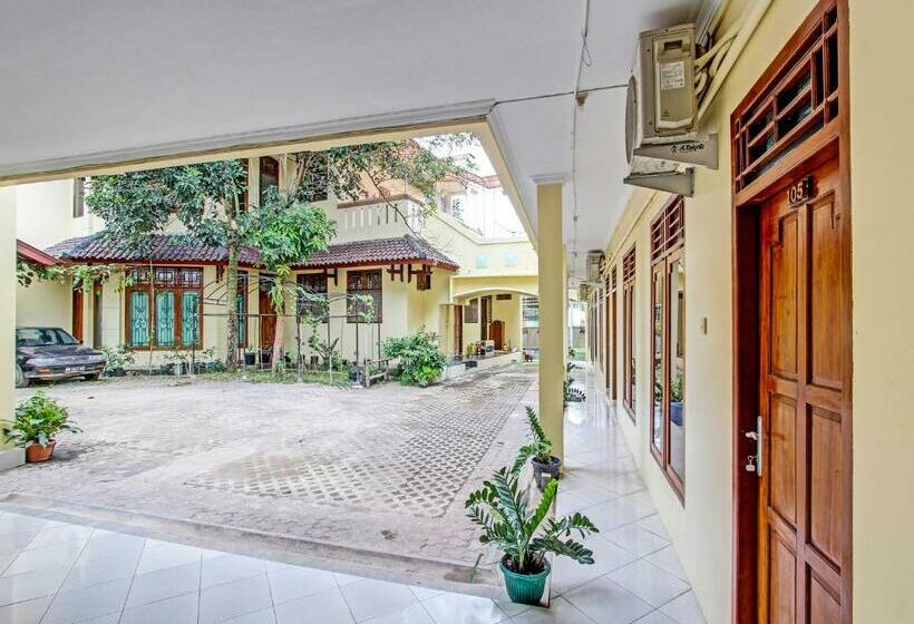 Отель Wisma Garuda Syariah Condoongcatur Mitra Reddoorz