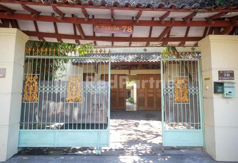 Отель Wisma Garuda Syariah Condoongcatur Mitra Reddoorz