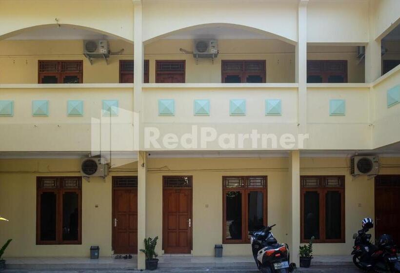 Отель Wisma Garuda Syariah Condoongcatur Mitra Reddoorz