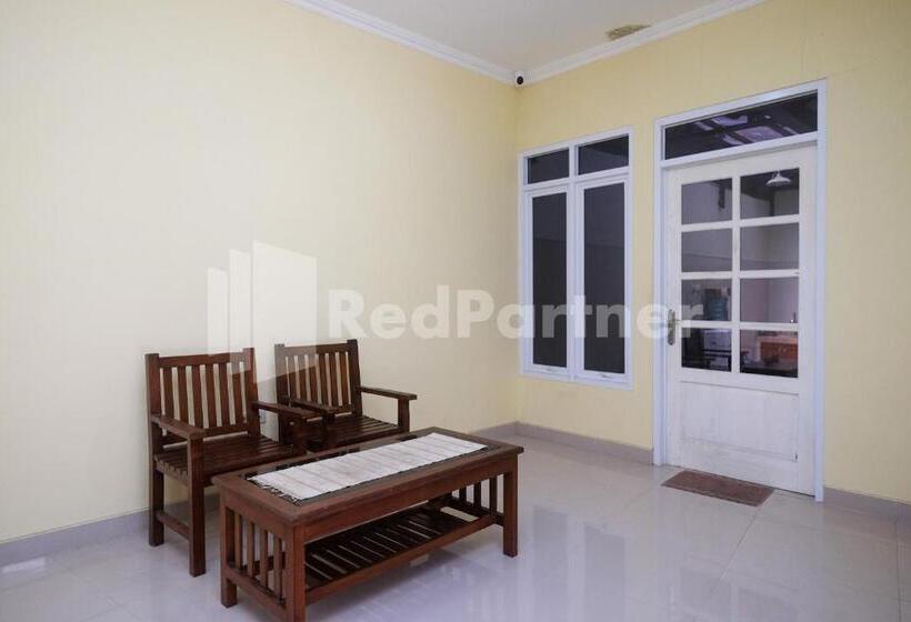 Отель Wisma Garuda Syariah Condoongcatur Mitra Reddoorz