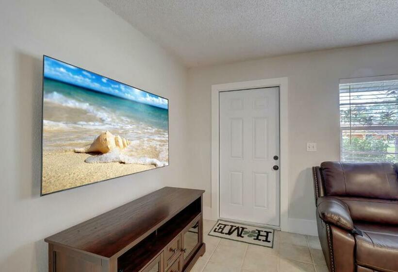 Super Private Home With Great Outdoor Space