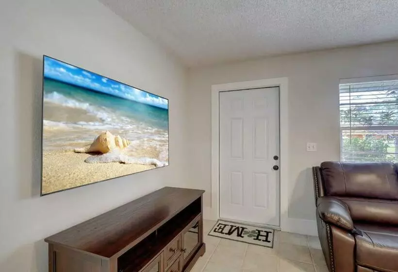 Super Private Home With Great Outdoor Space