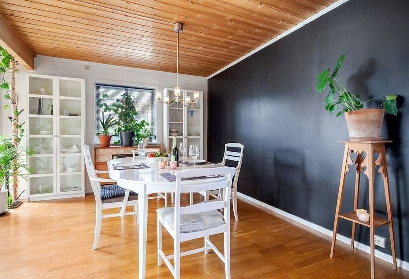 تختخواب و صبحانه Klara