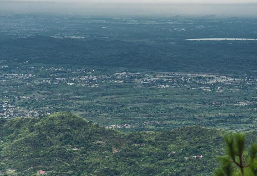 Bed and Breakfast Lake View Kasauli Cottage