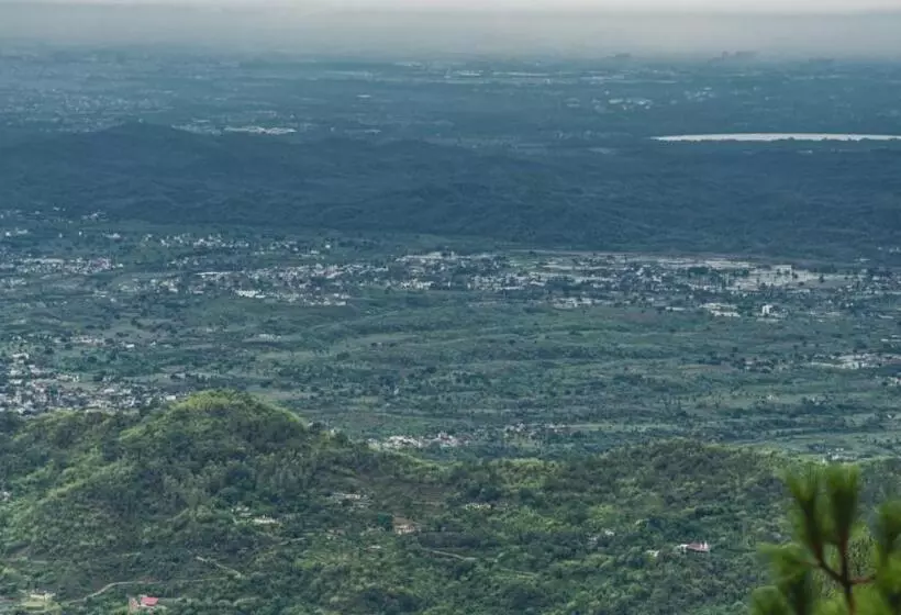 ベッドアンドブレックファースト Lake View Kasauli Cottage