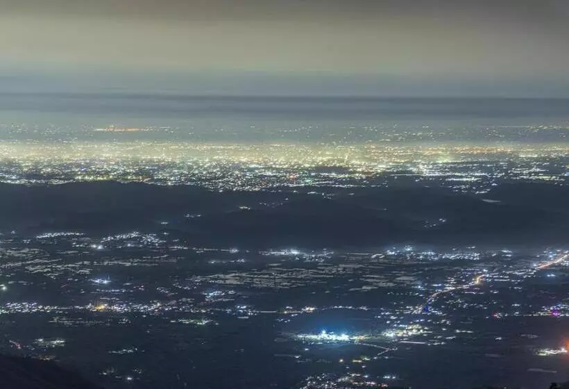 ベッドアンドブレックファースト Lake View Kasauli Cottage