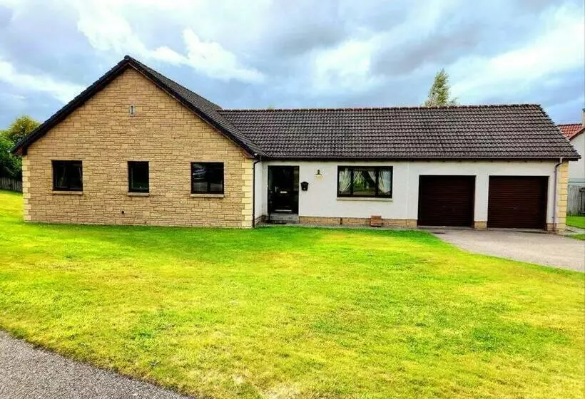Boutique Four Bed Holiday Home In Inverness