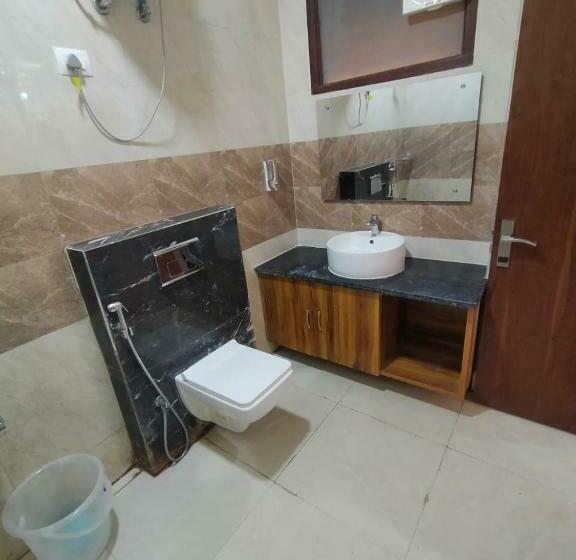 ホテル Taj Sarovar By Wb Inn