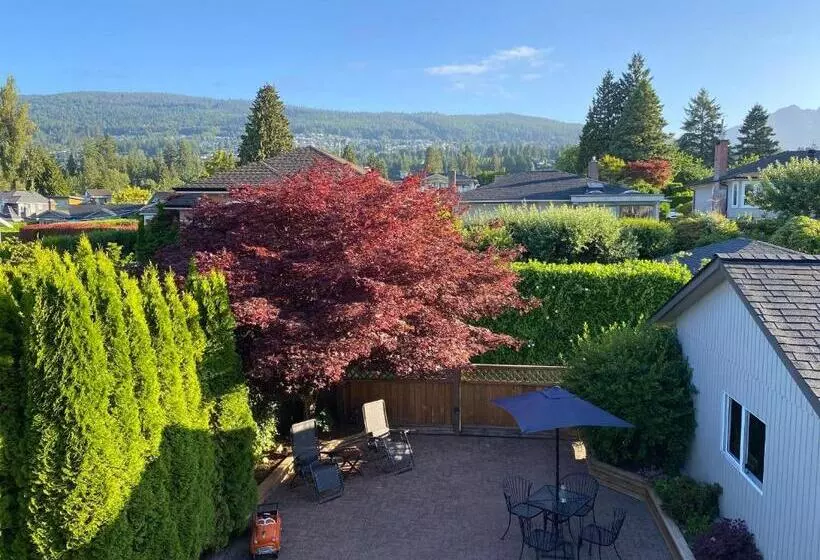 ペンション Back Yard Room In West Vancouver