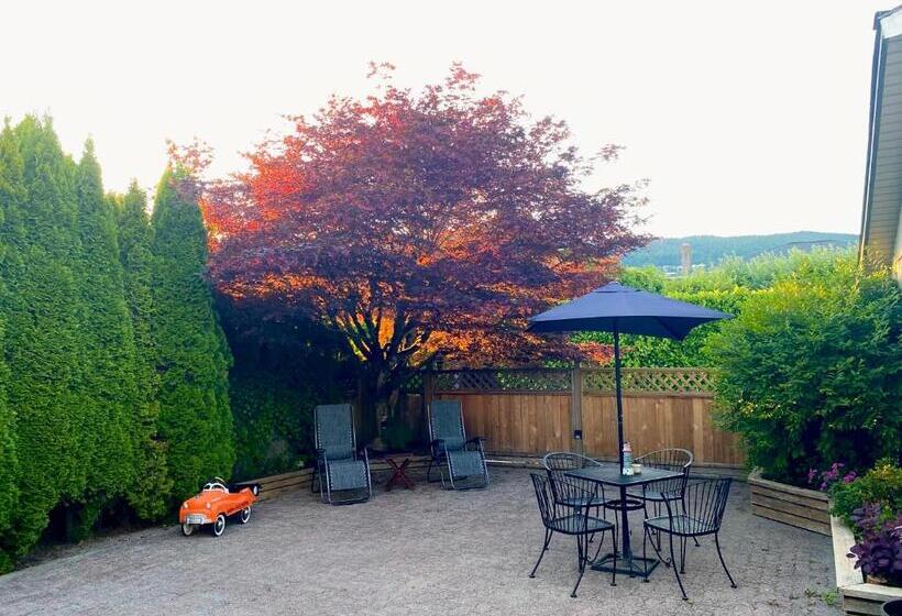 펜션 Back Yard Room In West Vancouver