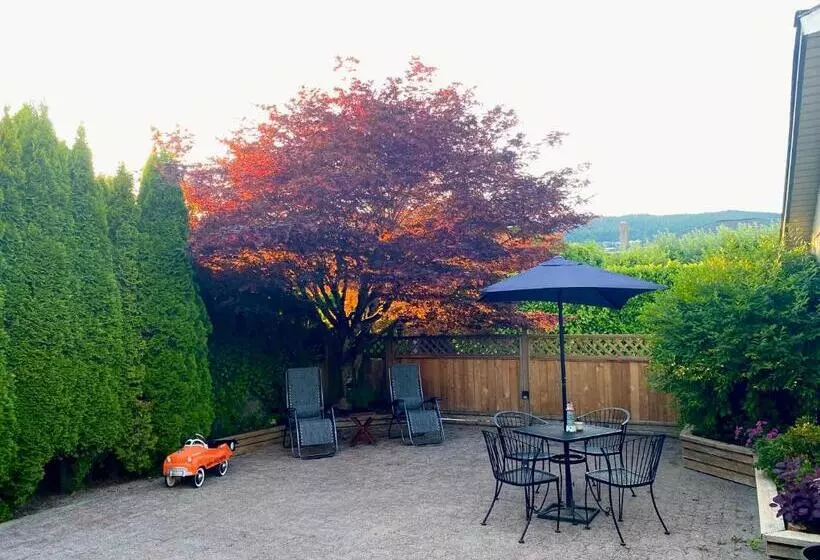 ペンション Back Yard Room In West Vancouver