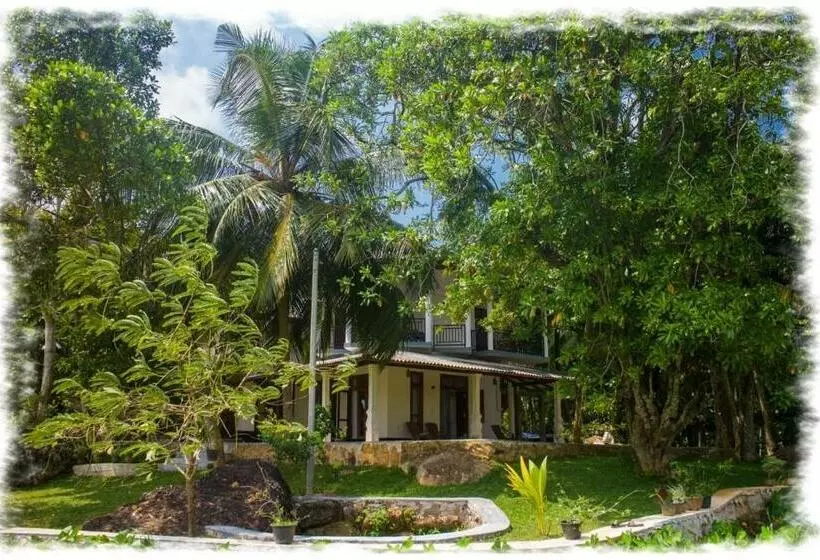 Majatalo Lush Green Villa