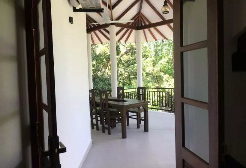 Majatalo Lush Green Villa
