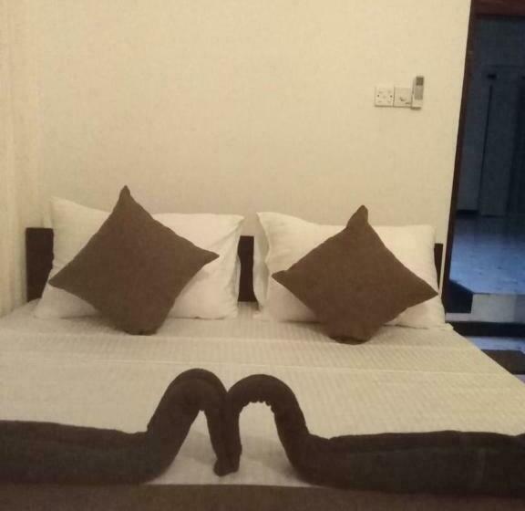 פנסיון Lush Green Villa