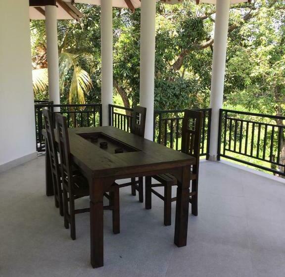 פנסיון Lush Green Villa