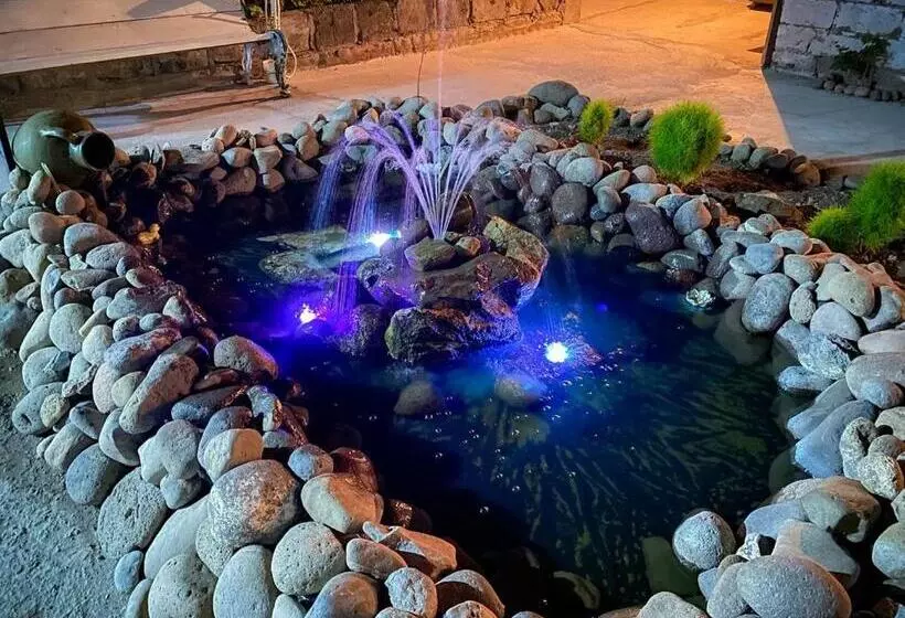 پانسیون Unoyan Guest House