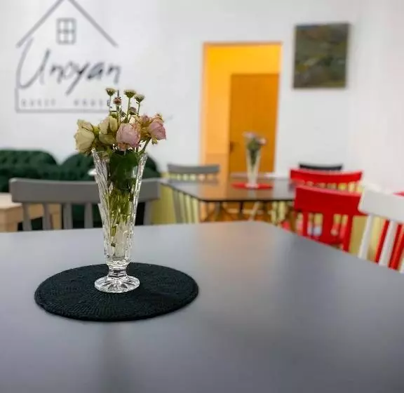 پانسیون Unoyan Guest House