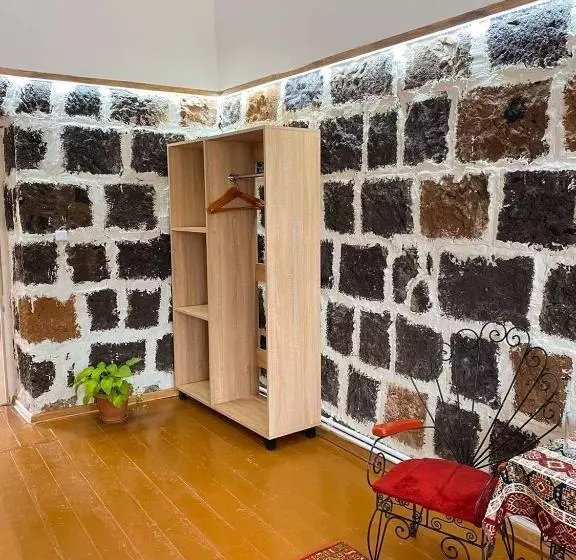 پانسیون Unoyan Guest House
