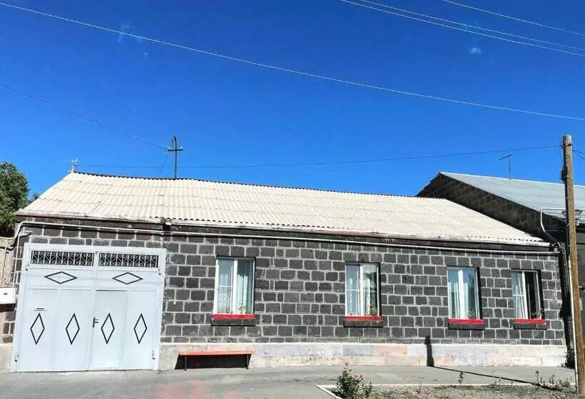پانسیون Unoyan Guest House