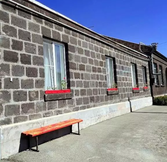 پانسیون Unoyan Guest House