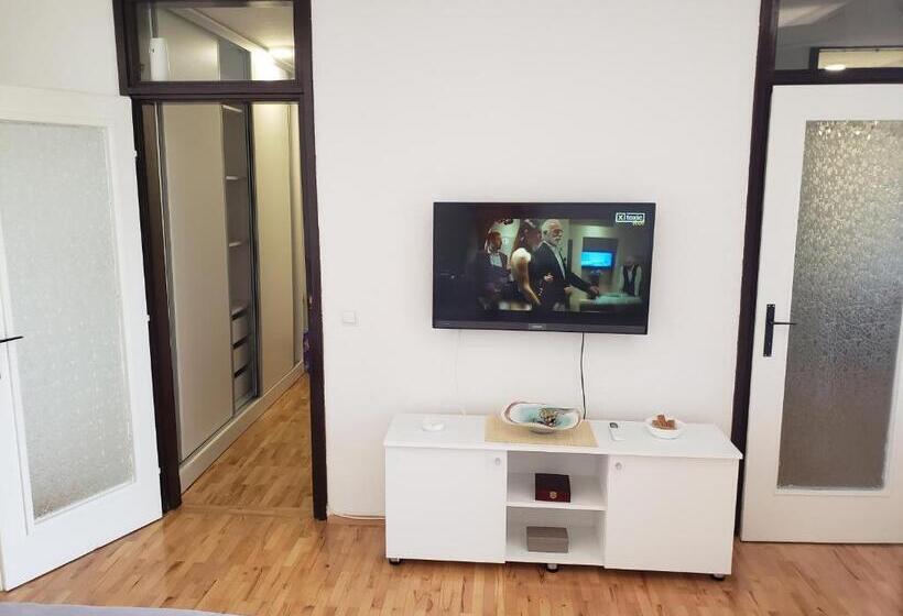 Stan Na Dan Uz Mogućnost Rentanja Vozila