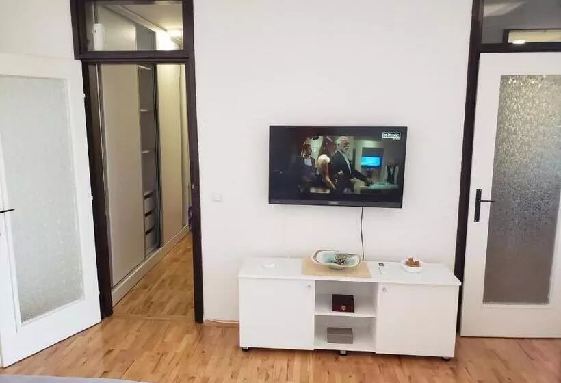 Stan Na Dan Uz Mogućnost Rentanja Vozila